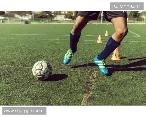 足球历史十大弧线球技大师解析 谁能领衔这一传奇时刻