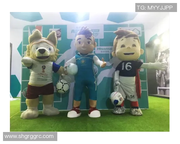 足球巨星带娃遛弯场外生活曝光陪伴孩子成长展现亲情时刻