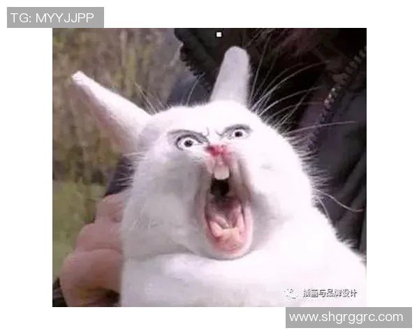 足球巨星童年趣味瞬间：那些年他们的搞笑表情和天真笑容