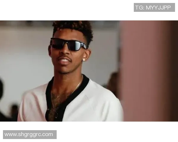 足球球星佩戴耳钉的价格揭秘了解奢华配饰背后的价值与品牌